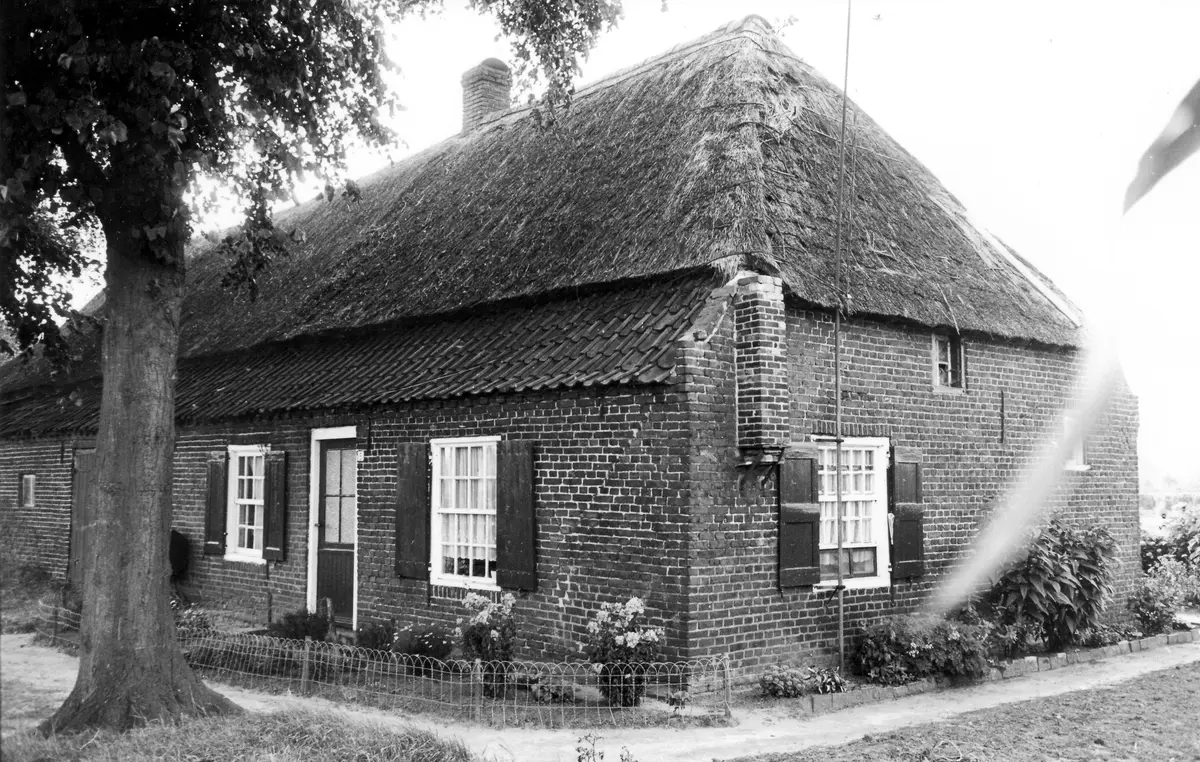 Historische zwart-witfoto van een boerderij in Lierop (6 van 6)